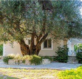 3 bedroom villa with pool in Kassiopi, Corfu, sleeps 6